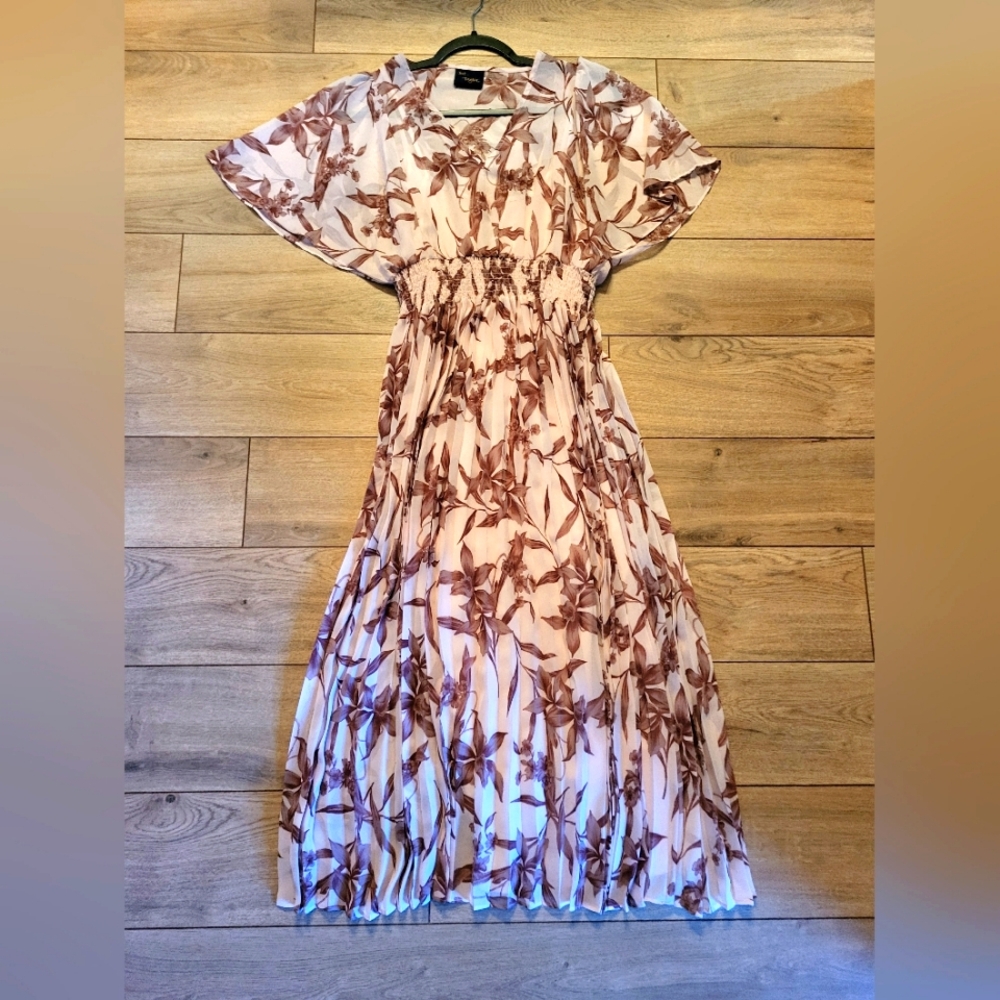 Just Taylor Chiffon Pleated Dress Size 6